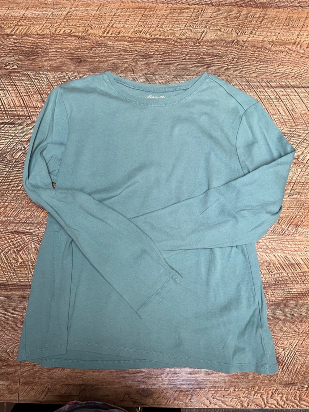 Eddie Bauer Crew Neck Tee in Sage Green